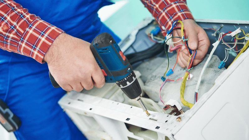 Çayırova Mitsubishi Mitsubishi çamaşır makinesi kart tamiri – Su almama arızası orijinal parça ile giderildi. - Teknik servis örneği